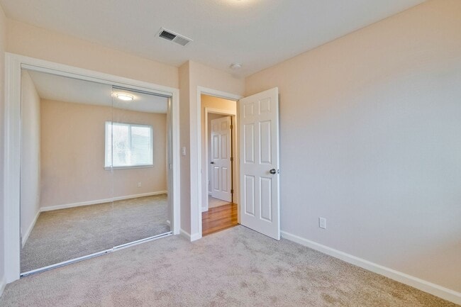Building Photo - 1425 Sunshadow Ln