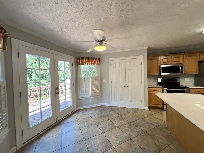 Building Photo - Super spacious 5 bedroom/3.5 bath home for rent in Murfreesboro!