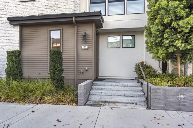 Building Photo - Newer Townhome in Santa Clara!