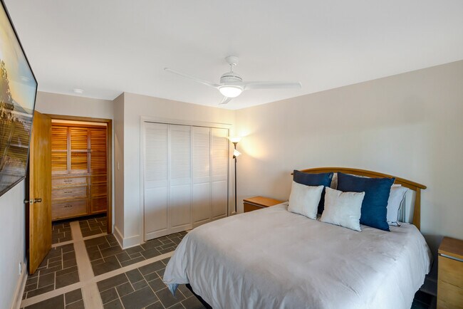 Building Photo - 22533 Majestic Dr