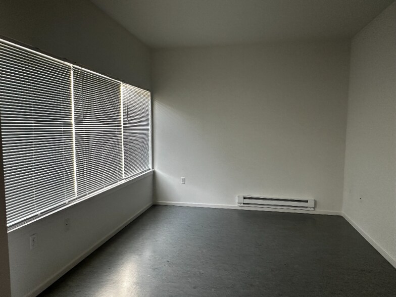 Building Photo - 2311 W Newton St