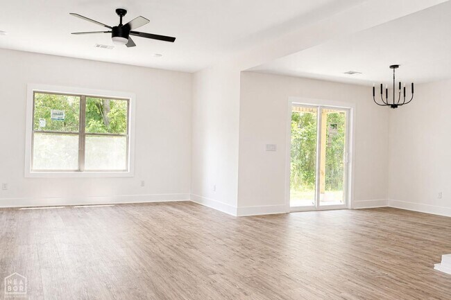 Building Photo - 5400 Lotus Street