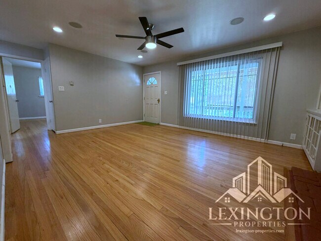 Building Photo - Charming 2 Bedroom Home with Large Backyard & Garage
