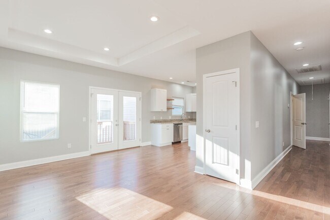 Building Photo - Downtown 3 bedroom Cottage