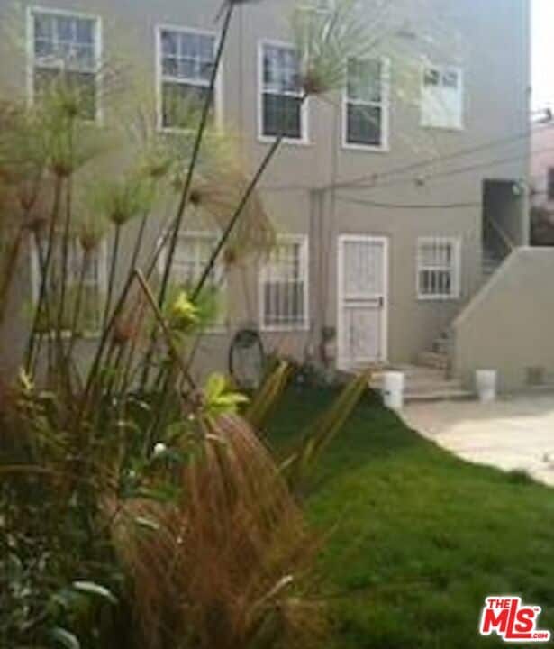 Building Photo - 611 Beachwood Dr