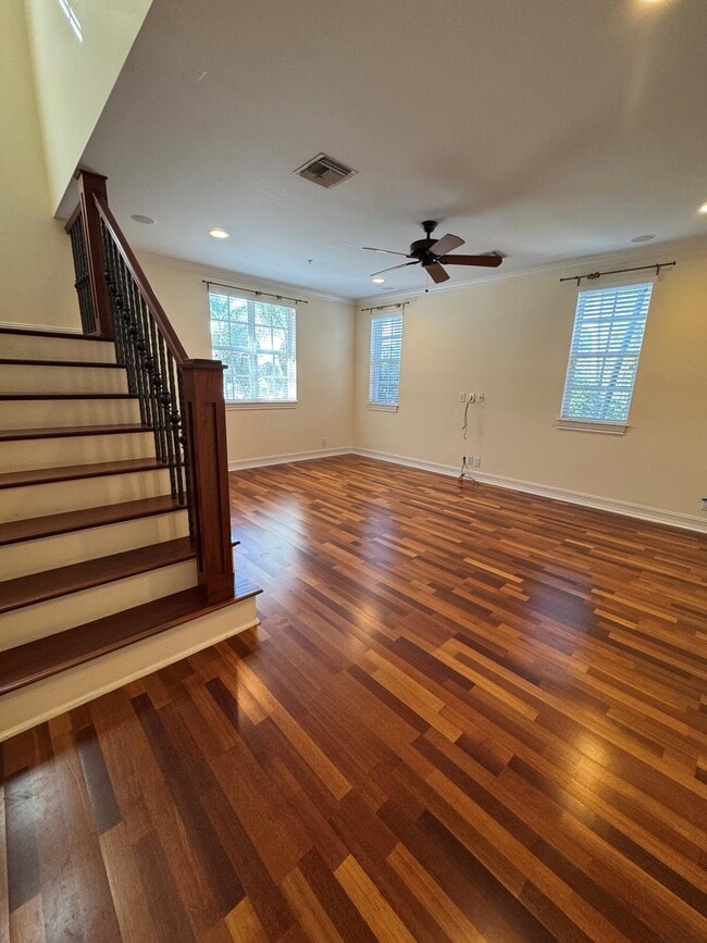 Building Photo - 304 W Mallory Cir