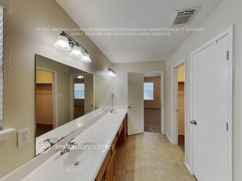 Building Photo - 9206 Rosewell Ct