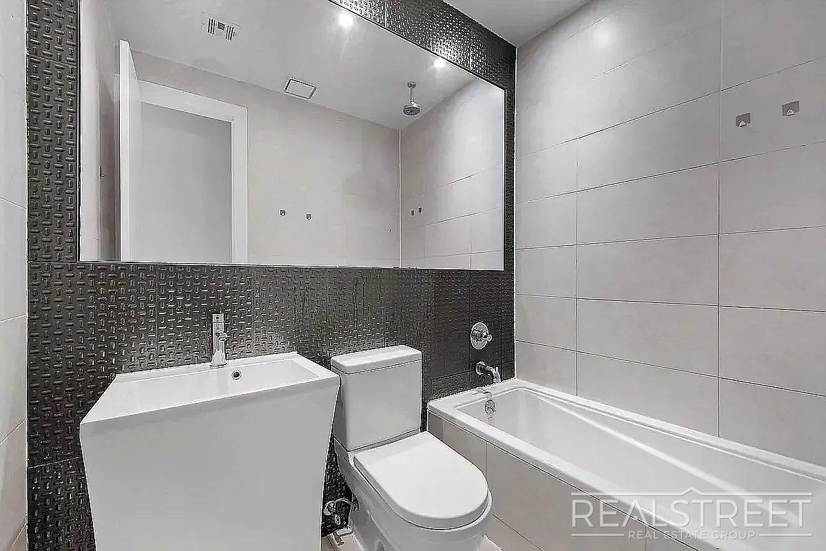 Building Photo - Wilson Avenue