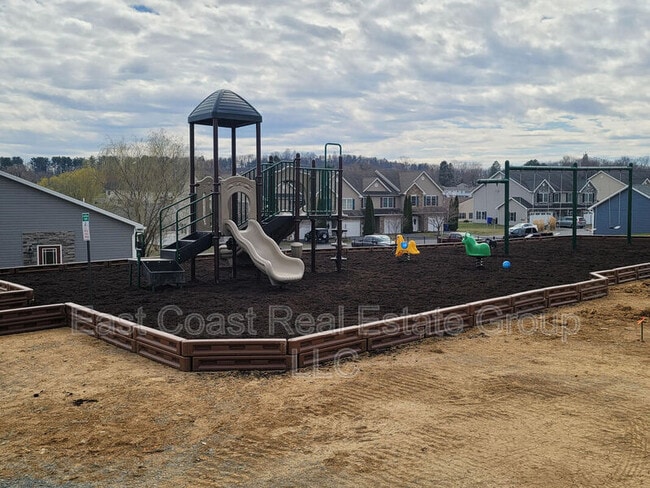 Building Photo - 8780 Hillside Way