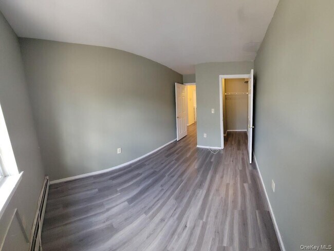 Building Photo - 82-104 Country Pointe Cir