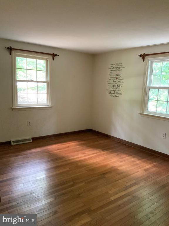 Building Photo - 413 Fruit Farm Rd