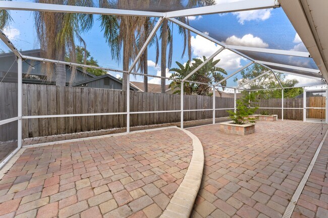 Building Photo - Absolutely stunning executive (LARGE) 3 BR / 2 BA / 2 Car Garage home in the highly sought after ...