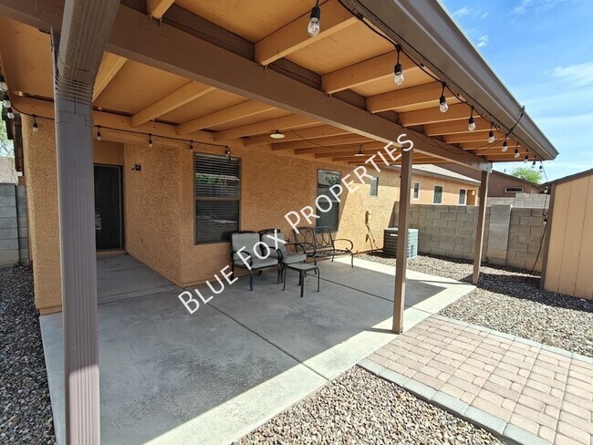 Building Photo - 2122 E Calle Arroyo Lindo