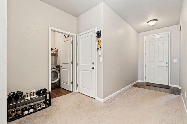 Building Photo - 3046 Crux Dr