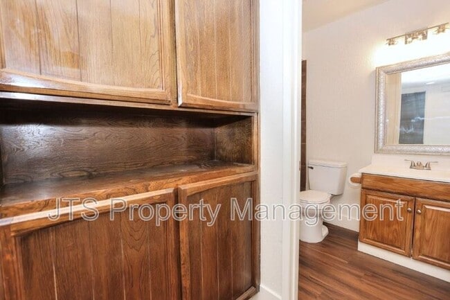 Building Photo - 8128 Sunrise E Way