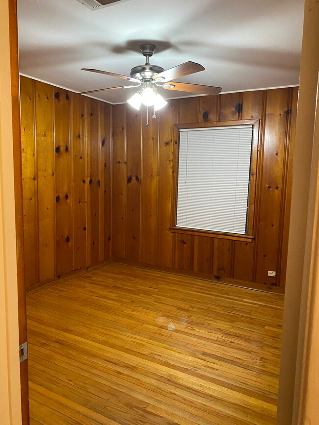 Office/ 3 bedroom - 2406 Carrington St
