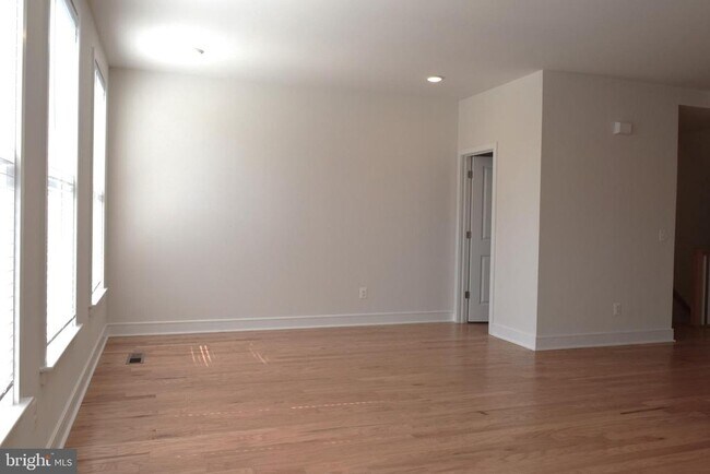 Building Photo - 23079 Sullivans Cove Sq