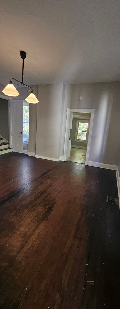 Building Photo - Large house with a nice layout welcome Home