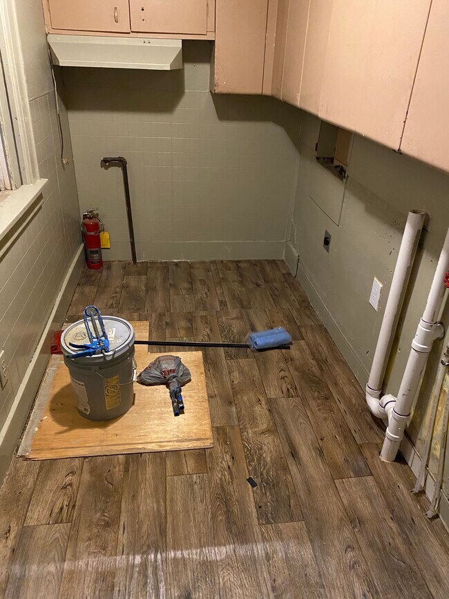 Laundry/Storage - 1031 N Jefferson St
