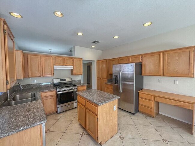 Building Photo - Charming Single-Story Home in a Prime Loca...