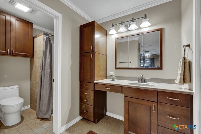 Building Photo - 1202 Thorpe Ln