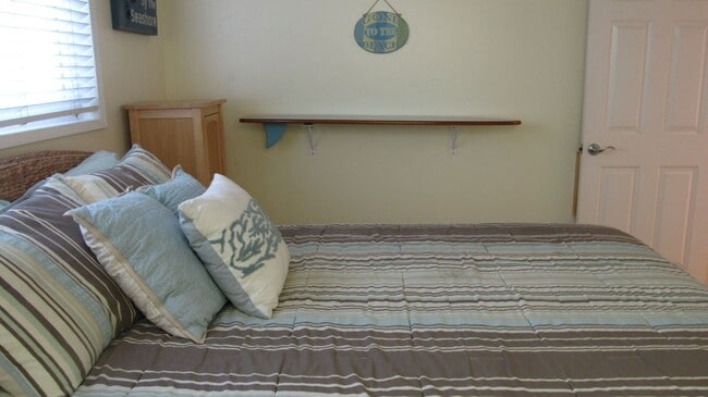 Building Photo - FOR SALE/ OCEAN FRONT/ $825K