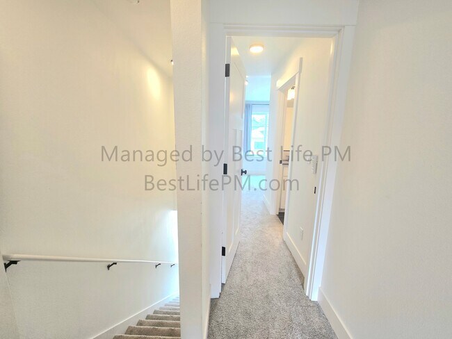Building Photo - 310 NE 58th Ave
