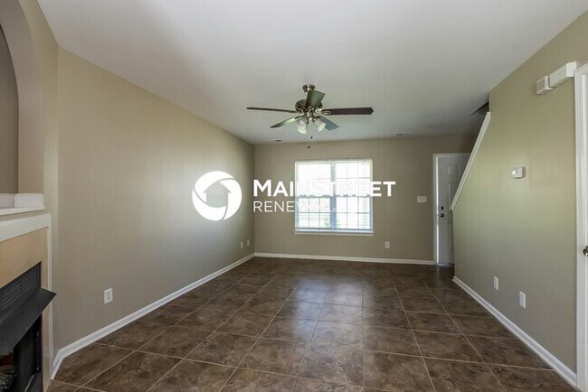 Building Photo - 3 Bedroom Pet-Friendly Home in Charlotte, NC with Main Street Renewal