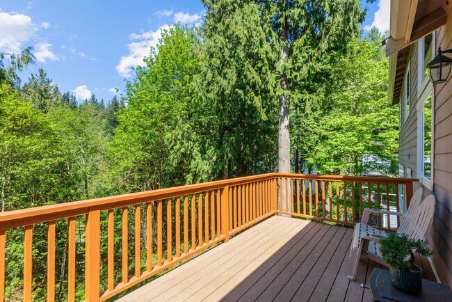Building Photo - 3 Bed, 3 Bath Custom Built Home in Sudden Valley