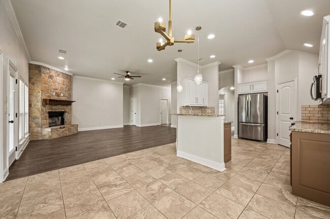 Building Photo - 104 Cold Track Dr