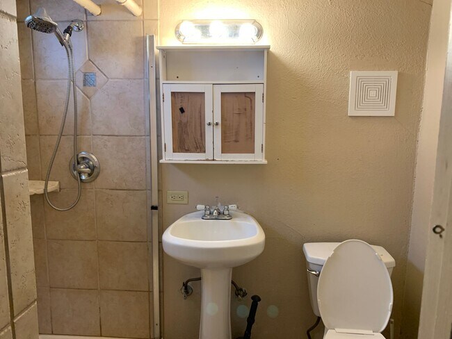 Building Photo - 1117 18th St