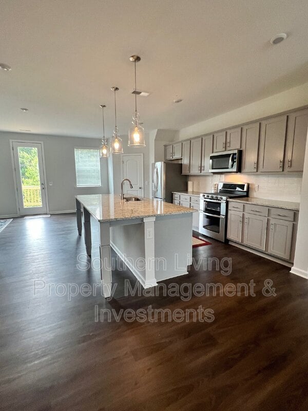 Building Photo - 6985 Waterstone Dr