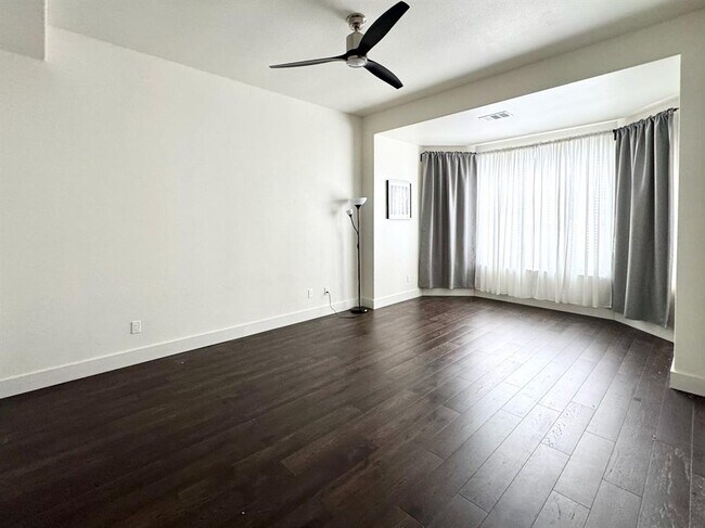 Building Photo - 16028 Dark Ln
