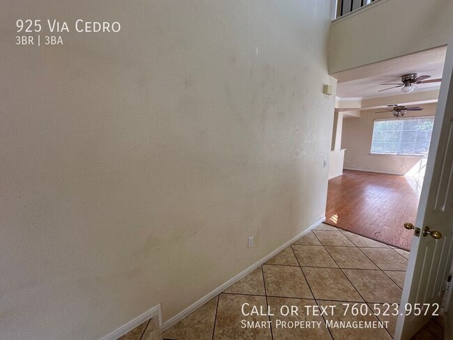 Building Photo - Beautiful Chula Vista 3bed+1 Loft, 2.5 bat...