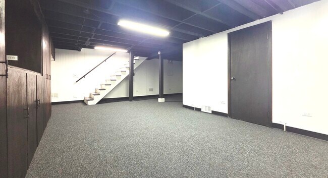 Building Photo - 412 Meadow Ln