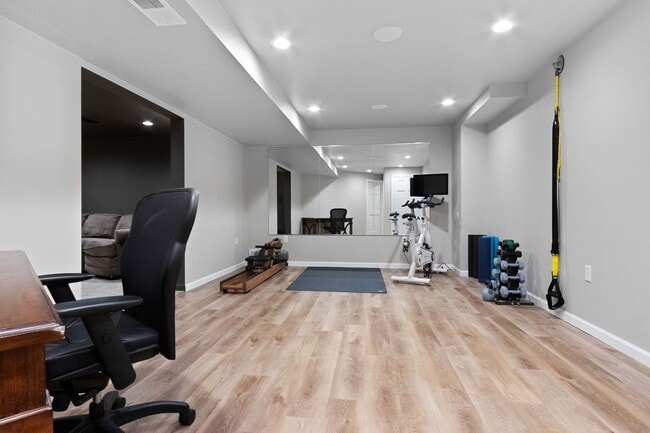 Building Photo - River Point Court Duplex