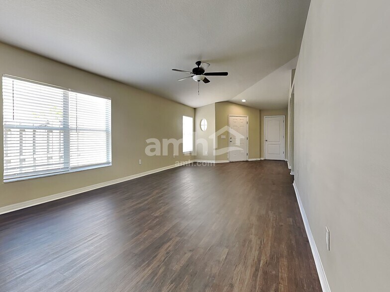 Building Photo - 10431 Blackmore Dr