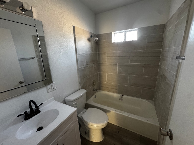 Building Photo - 1118 Magnolia Ave W