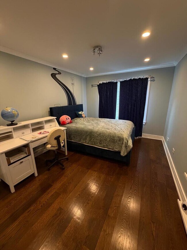 Building Photo - 4N150 Hawthorne Ave