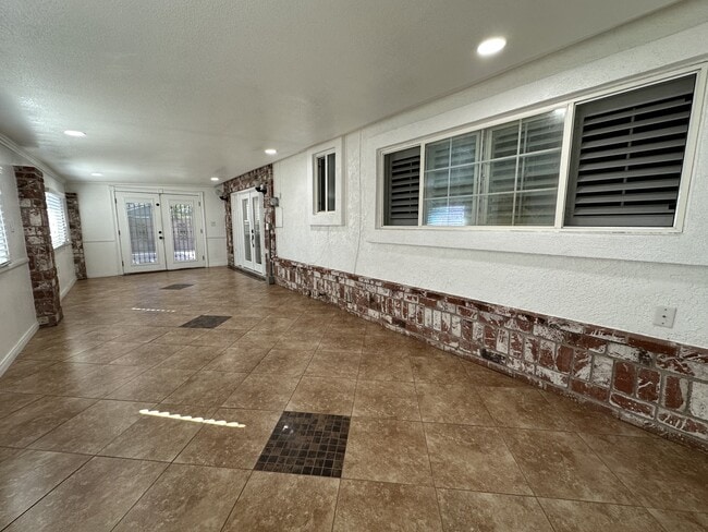 Building Photo - 4611 Harrison St