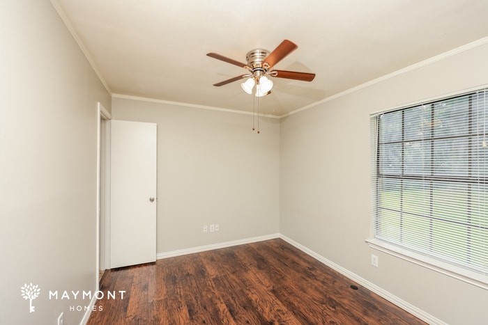 Building Photo - 323 Linkwood Dr