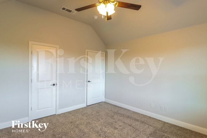 Building Photo - 723 La Paloma Rd