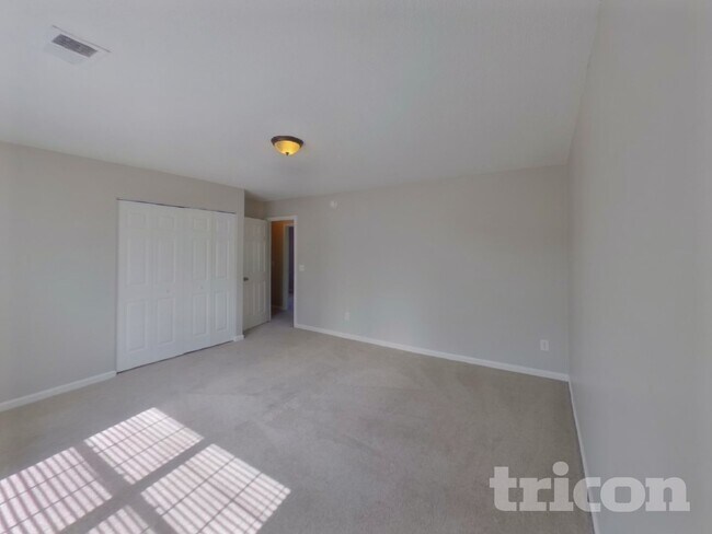 Building Photo - 142 Quiet Grove Dr