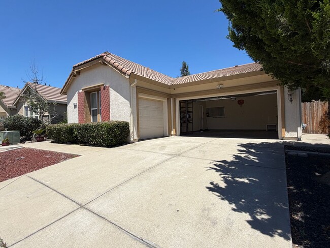 Building Photo - Spacious 4-Bedroom Elk Grove Home with Updated Kitchen, Quartz Countertops! VIEW TODAY!