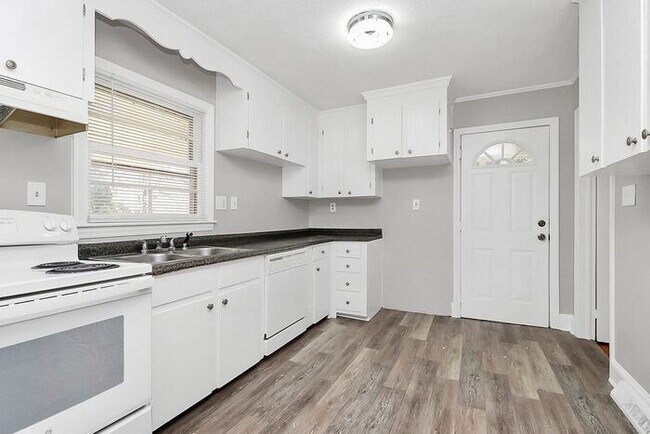 Building Photo - Charming 3BD/1BA Ranch Home