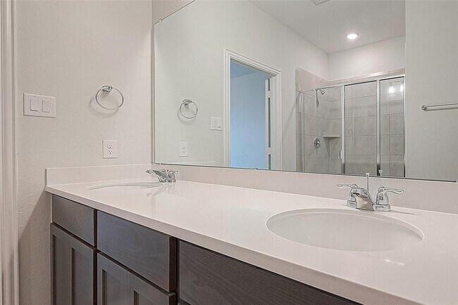 Building Photo - 27966 Western Crk Ct