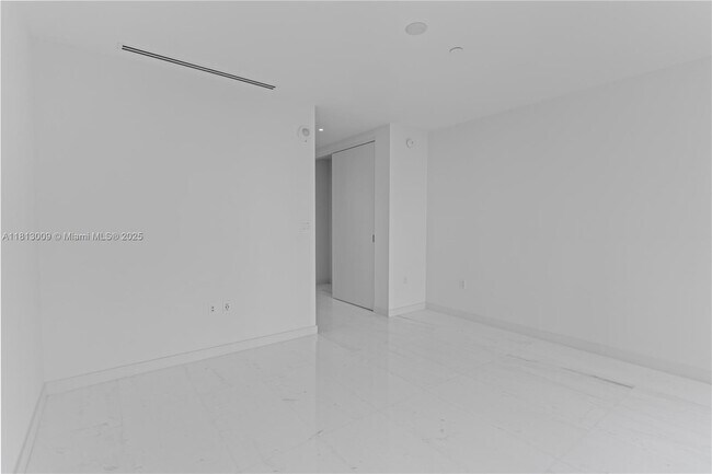 Building Photo - 300 Biscayne Blvd Way