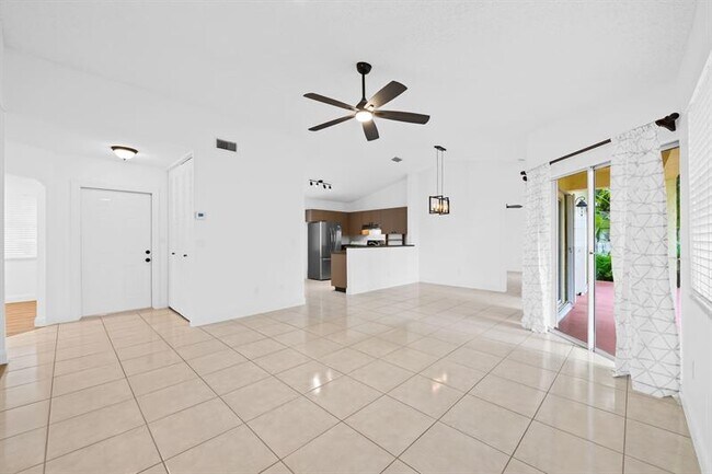 Building Photo - 9953 NW 9th Ct