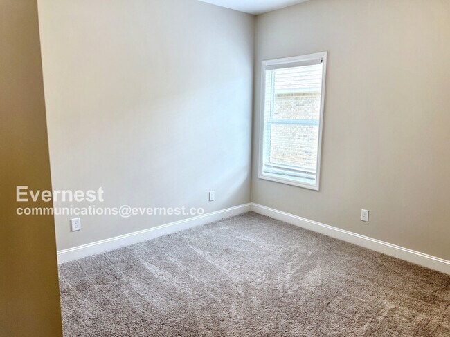 Building Photo - 102 River Pointe Dr