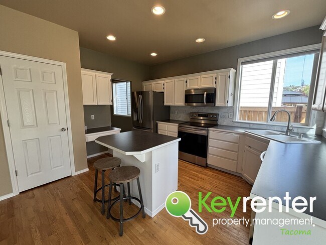 Building Photo - Elegant Browns Point Living with Backyard ...